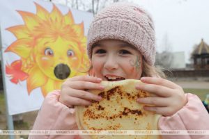Баба-Яга і бліны на рыдлёўцы. Як у Гродне прайшлі провады зімы