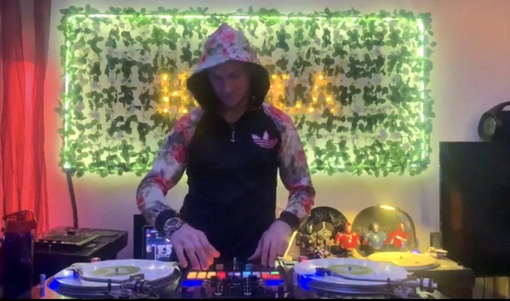 "Кайфую ад трэша". Чым займаецца гродзенскі дыджэй, калі зачыненыя начныя клубы