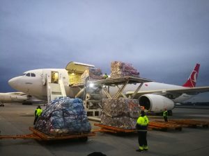 Беларусь атрымала ад Кітая гуманітарную дапамогу з тэстамі на каранавірус і касцюмамі для медыкаў