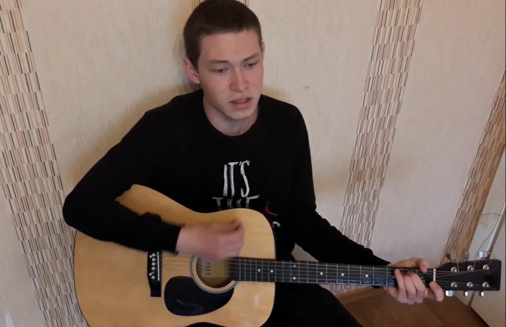 "Слухай СААЗ, а не людзей". Яшчэ адзін гродзенец запісаў песню пра каранавірус