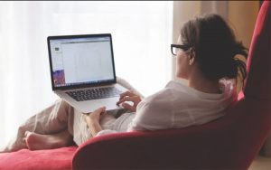 Пачаць жыццё на ўдалёнцы: 7 правілаў ад псіхолага для самаізаляцыі без страт Пачаць жыццё на ўдалёнцы: 7 правілаў ад псіхолага для самаізаляцыі без страт