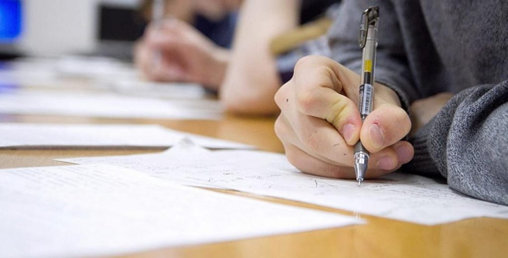 У Беларусі пераносяць уступную кампанію. Наконт выпускных будуць вырашаць у школах