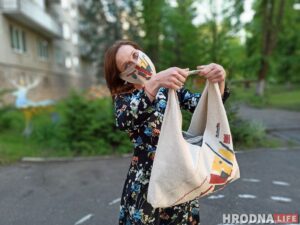 Шоперы з супрэматычным прынтам. Як гэта выглядае і хто іх шые Шоперы з супрэматычным прынтам. Як гэта выглядае і хто іх шые