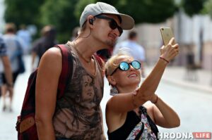 «Мэта - аб'ехаць усю краіну". Турысты прыляцелі з Індыі, селі на ровары і паехалі па Беларусі