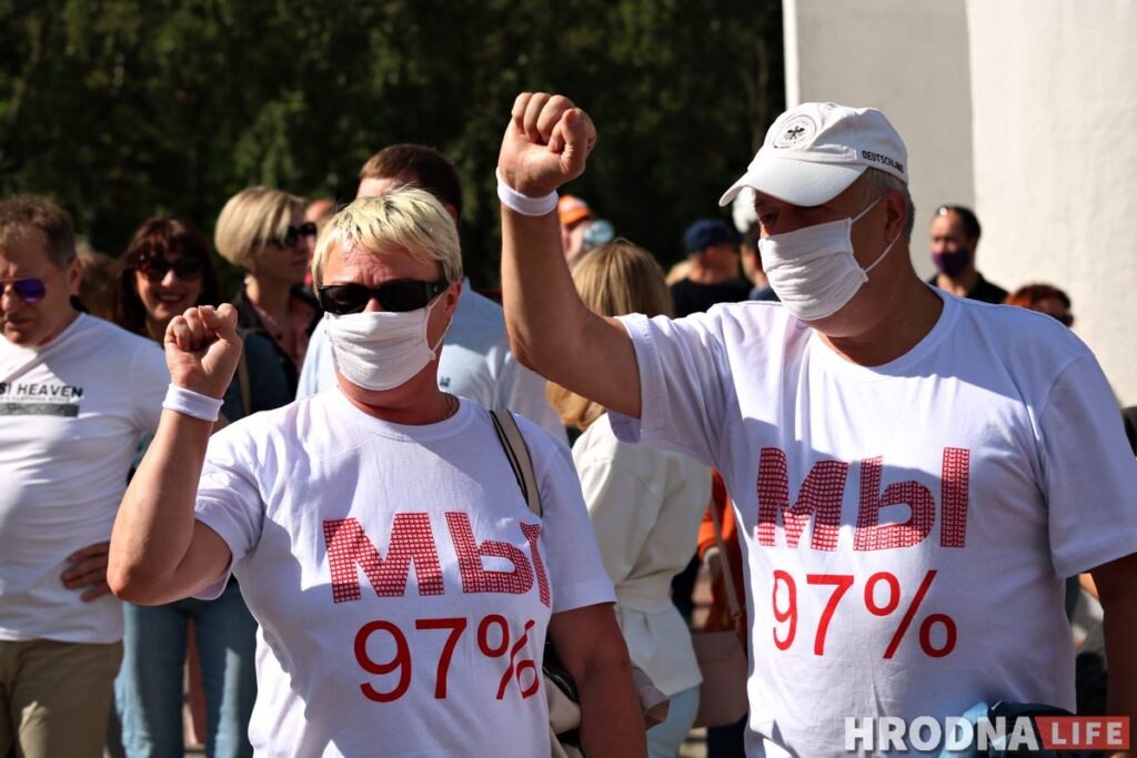 "Выхавала дзяцей і патрыёта Ціханоўскага". Першы пікет за Святлану Ціханоўскую ў Гродне сабраў 1500 чалавек "Выхавала дзяцей і патрыёта Ціханоўскага". Першы пікет за Святлану Ціханоўскую ў Гродне сабраў 1500 чалавек
