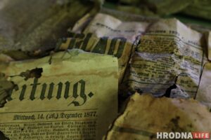 У прыбудове лютэранскай кірхі падчас рамонту знайшлі старадаўнія газеты У прыбудове лютэранскай кірхі падчас рамонту знайшлі старадаўнія газеты