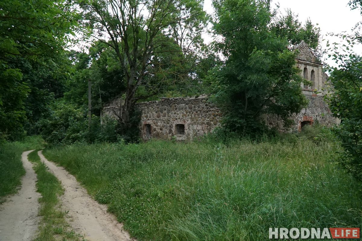 Палац у лясных джунглях,  пешы мост і найвышэйшы млын Беларусі: падарожжа на 12 цікавостак за 1 дзень