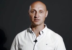 «Людзі не хочуць вайны, яны проста хочуць зменаў». Былы амапавец з Гродна звярнуўся да экс-калегаў