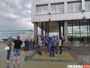 “Попадетесь на митинге - не обижайтесь”. После встречи с Владимиром Караником работнику "Гродно Азот" угрожали “Попадетесь на митинге - не обижайтесь”. После встречи с Владимиром Караником работнику "Гродно Азот" угрожали