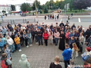 Молитва и разгон акции. Как протестовали в Гродно 31 августа Молитва и разгон акции. Как протестовали в Гродно 31 августа