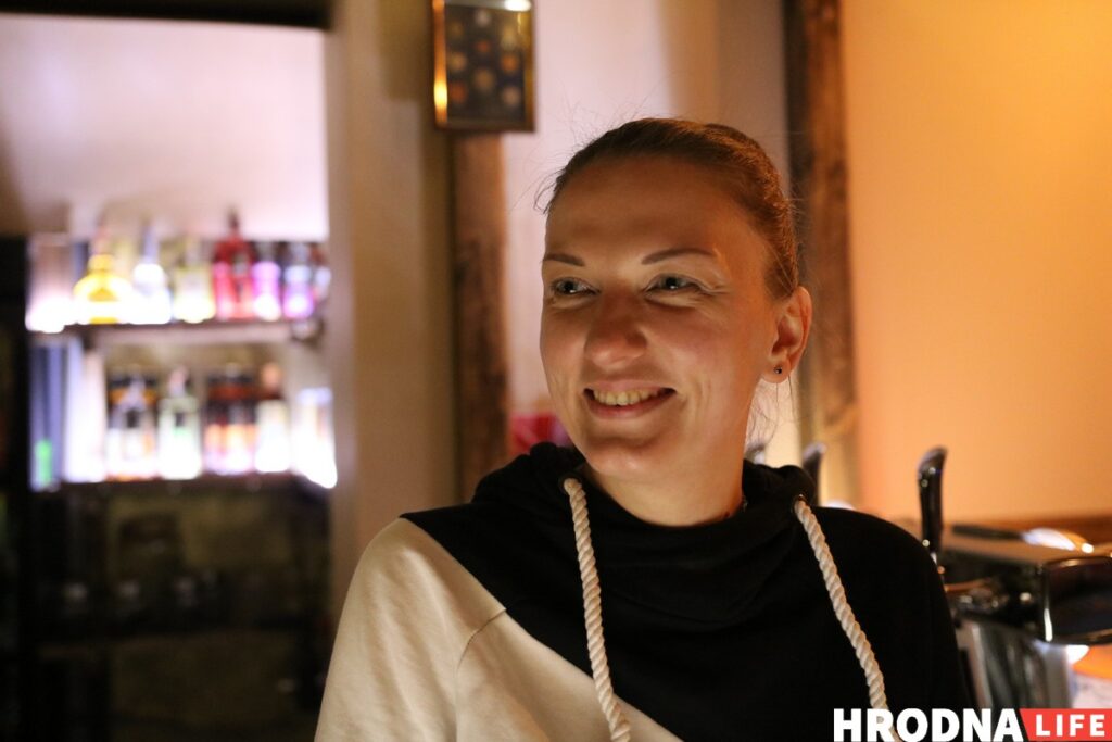 «Яны зрабілі ўсё, каб загубіць мой бізнес". Усіх працаўнікоў бара ў цэнтры горада пасадзілі на суткі «Яны зрабілі ўсё, каб загубіць мой бізнес". Усіх працаўнікоў бара ў цэнтры горада пасадзілі на суткі