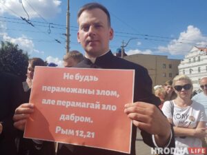 Вернікі Гродна аб'ядналіся ў агульным шэсці супраць гвалту Каталіцкі ксёндз - удзельнік маршу супраць гвалту