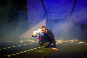 З Гродзенскага драмтэатра звольнілі вядучага акцёра Ігара Уланава З Гродзенскага драмтэатра звольнілі вядучага акцёра Ігара Уланава