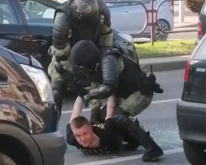 Актывіста са Скідзеля аштрафавалі за язду на аўтамабілі са сцягам. Сцяг знішчаць Актывіста са Скідзеля аштрафавалі за язду на аўтамабілі са сцягам. Сцяг знішчаць