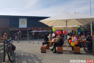 «Што бульбашы будуць купляць? Бульбу!» Як прайшло адкрыццё МакДональдс у Гродне «Што бульбашы будуць купляць? Бульбу!» Як прайшло адкрыццё МакДональдс у Гродне
