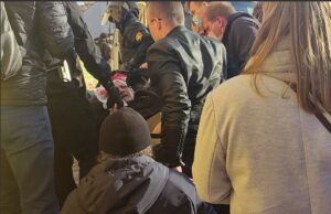 УУС аб пацярпелым на акцыі пратэсту: не ўтрымаў раўнавагі і разбіў сабе галаву