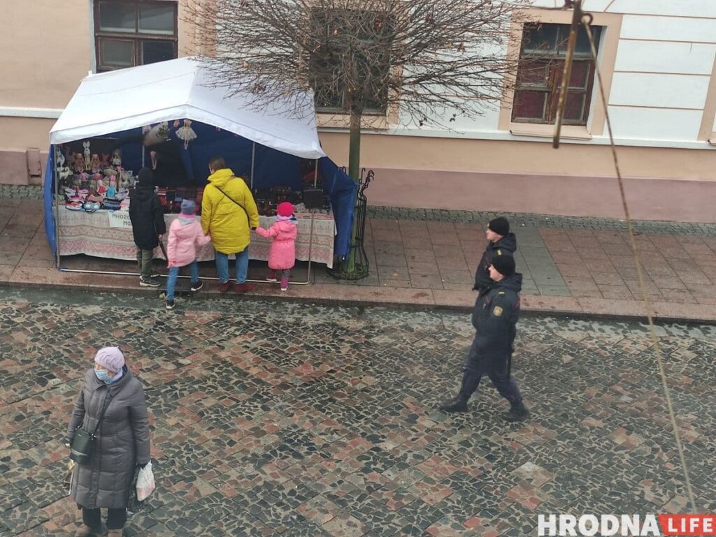 Мінімум 12 чалавек затрымалі ў Гродне ў дварах 29 лістапада. Міліцыя: "Ненадоўга збіраліся малалікія групы грамадзян"