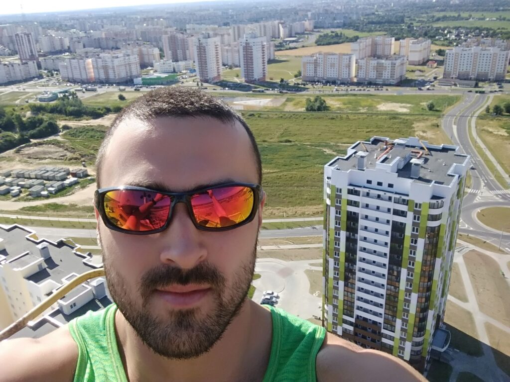 Загінулы на мосце ў Гродне экстрэмал апынуўся рэнтген-лабарантам гарадской паліклінікі погибший на мосту в Гродно экстремал роупджампинг