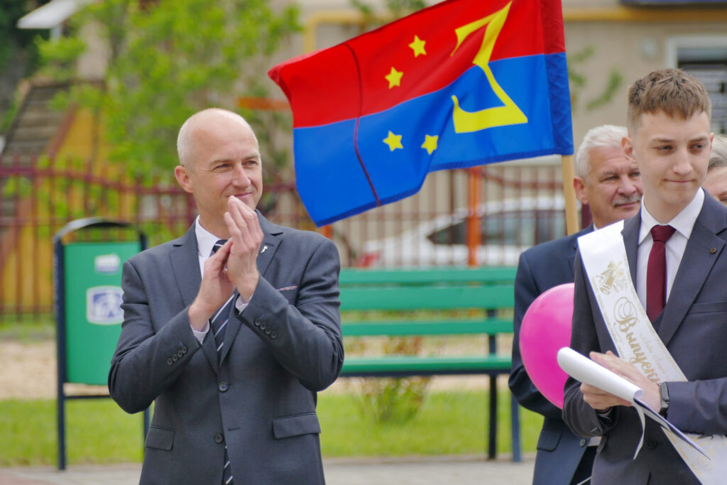 З дырэктарам ліцэя ў Лідзе не працягнулі кантракт. Ён выступаў супраць фальсіфікацыі выбараў і гвалту