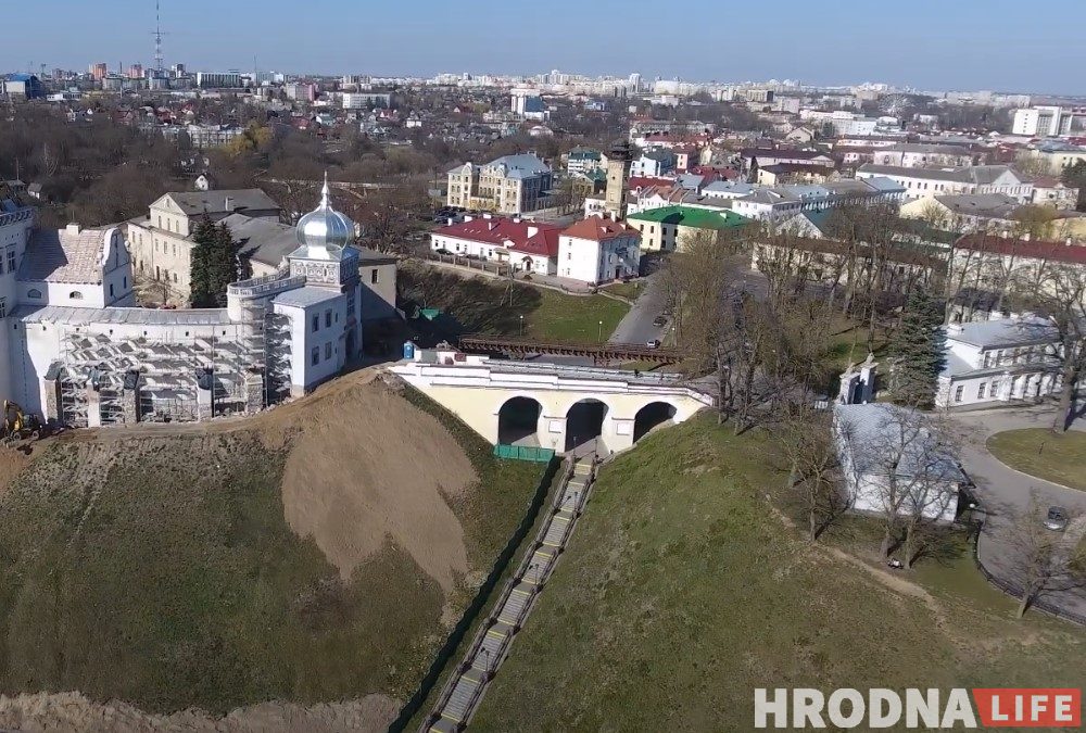 Мост паміж Старым і Новым замкамі ў Гродне - самы стары мост у Беларусі