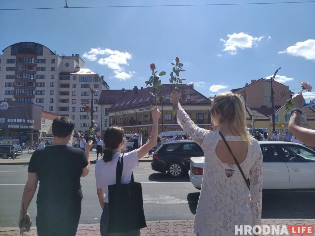 Двух гродзенцаў асудзілі за супраціўленне ДАІ падчас жаночай акцыі 12 жніўня