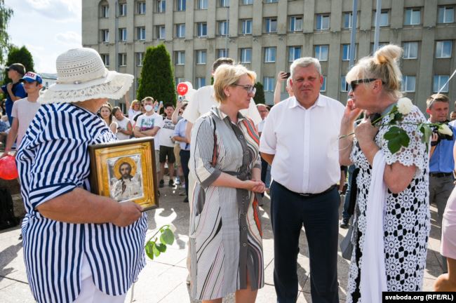 Кіраўнік Горадні Мечыслаў Гой выйшаў да людзей