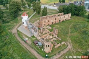 «Ивье-де-Жанейро», Трабы и Гольшаны. Где увидеть самую старую мечеть и самое литературное привидение Гродненщины «Ивье-де-Жанейро», Трабы и Гольшаны. Где увидеть самую старую мечеть и самое литературное привидение Гродненщины