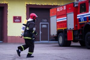 Выратавальнік з Гродна ў поўным рыштунку прыняў удзел у «Прабегу цвярозасці»