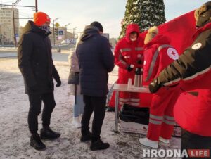 “За першы дзень - 300 чалавек”. Пункт абагрэву Чырвонага крыжа пачаў працу ў Гродне пункт абагрэву Чырвоны крыж