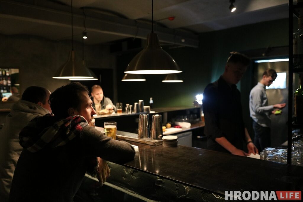 "У пятніцу і суботу робім 50-60% тыднёвай выручкі". Як гродзенскія бары рэагуюць на магчымае абмежаванне часу працы "У пятніцу і суботу робім 50-60% тыднёвай выручкі". Як гродзенскія бары рэагуюць на магчымае абмежаванне часу працы