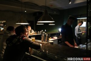 "У пятніцу і суботу робім 50-60% тыднёвай выручкі". Як гродзенскія бары рэагуюць на магчымае абмежаванне часу працы