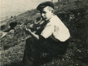 «Маслянка з бульбай ішла за мілую душу». Старажыл успамінае чэргі і кірмашы ў пасляваенным Гродне Юный гродненец на берегу Немана, 1940-е гг. Фото из архива семьи Андрукевич