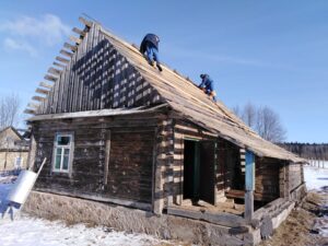 "Чарговай разборкі-зборкі не перажыве". Пад Гальшанамі зносяць старадаўнія хаты ў аграсядзібе