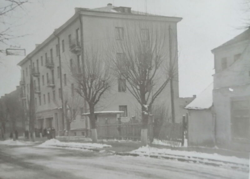 Дом у Гродне па вул.Ажэшкі, 33, дзе мы жылі. 1958 г. Тут жыла Марына Загідуліна і бацькі, у тым ліку Аляксей Пяткевіч