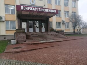 Чэргі і канфлікты на мяжы: каля “Бераставіцы” арганізавалі накапляльнік для аўтамабіляў (абноўлена) Чэргі і канфлікты на мяжы: каля “Бераставіцы” арганізавалі накапляльнік для аўтамабіляў (абноўлена)