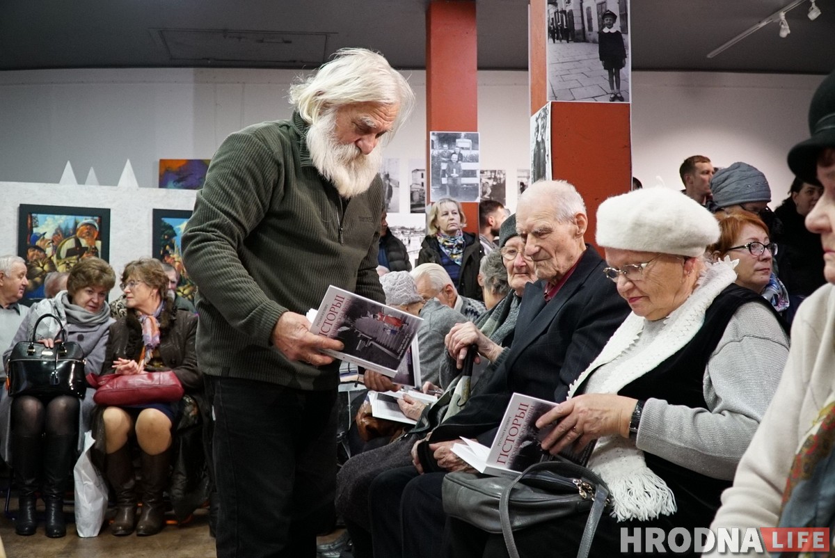 На прэзентацыі кнігі Руслана Кулевіча "Горад адзін, успаміны розныя" ў Цэнтры гарадскога жыцця. Фота: Ірына Новік