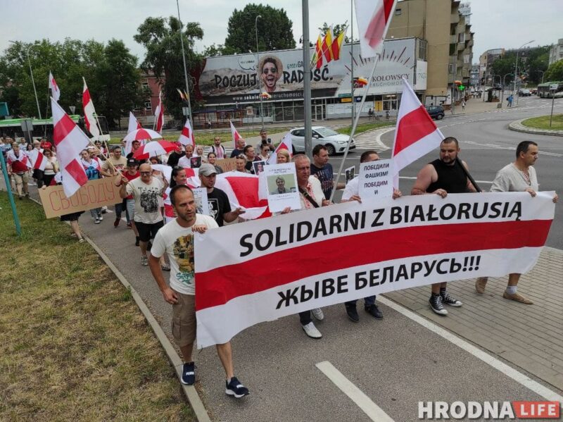 Беларусы Беластока выйшлі на акцыю салідарнасці Акция солидарности в Белостоке. Фото: Руслан Кулевич