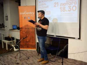 Спрэчка вакол вясёлкавай Пагоні: беларускай квір-актывістцы ў Варшаве пагражаюць з-за выкарыстання бел-чырвона-белага сцяга на прайдзе