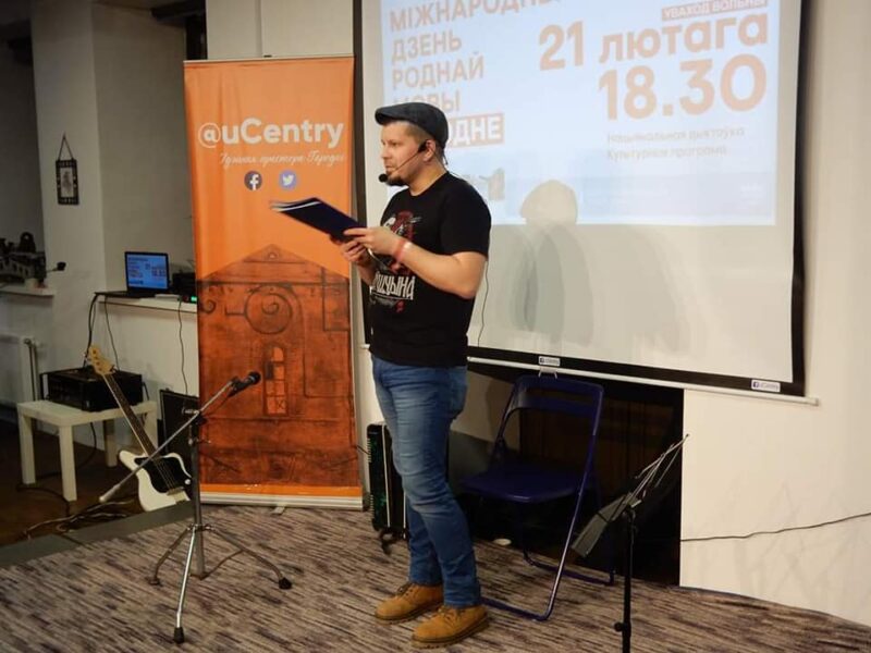 “Бульбасрач” у Беластоку: музыка-эмігрант паскардзіўся на "цэнзуру" ў беларускім бары, дзе яму нібыта не дазволілі зайграць “Бульбасрач” у Беластоку: музыка-эмігрант паскардзіўся на "цэнзуру" ў беларускім бары, дзе яму нібыта не дазволілі зайграць