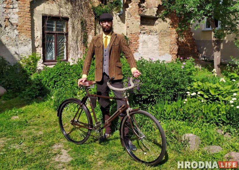 Гродзенскі экскурсавод на стогадовым «Нёмане» стаў удзельнікам міжнароднага рэтравелапрабегу Михаил Нарынкевич с велосипедом "Неман". Фото из личного архива Михаила