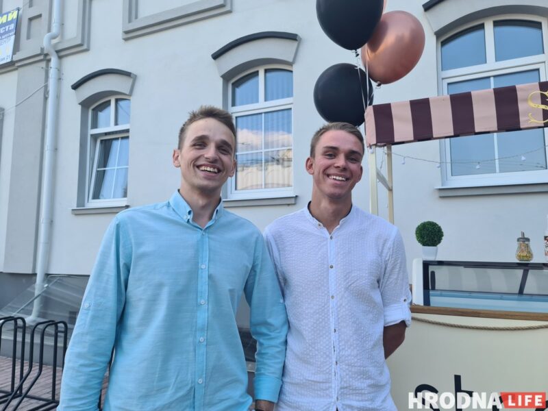 З першага класа - да супольнага бізнесу. Два сябра адкрылі цялежку з марозівам у цэнтры Гродна З першага класа - да супольнага бізнесу. Два сябра адкрылі цялежку з марозівам у цэнтры Гродна