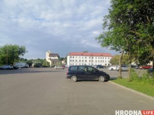 Сквер-скансен ці шматузроўневы паркінг? Што можа з'явіцца замест паркоўкі на Траецкай Сквер-скансен ці шматузроўневы паркінг? Што можа з'явіцца замест паркоўкі на Траецкай