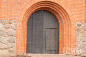 Экскурсавод едзе 23 км дзеля 40 хвілін працы. У Крэве для турыстаў адкрылі адзін з найстарэйшых замкаў ВКЛ Экскурсавод едзе 23 км дзеля 40 хвілін працы. У Крэве для турыстаў адкрылі адзін з найстарэйшых замкаў ВКЛ