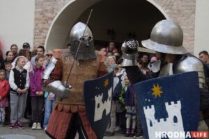 Штодзённасць сярэднявечча і шлях з варагаў у грэкі. У Гродне прайшоў фестываль з гульнямі, танцамі і паядынкамі Штодзённасць сярэднявечча і шлях з варагаў у грэкі. У Гродне прайшоў фестываль з гульнямі, танцамі і паядынкамі
