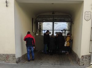 У Гродне адрамантуюць дворык музея гісторыі рэлігіі: сцены патрэскаліся, у залы трапляе вада