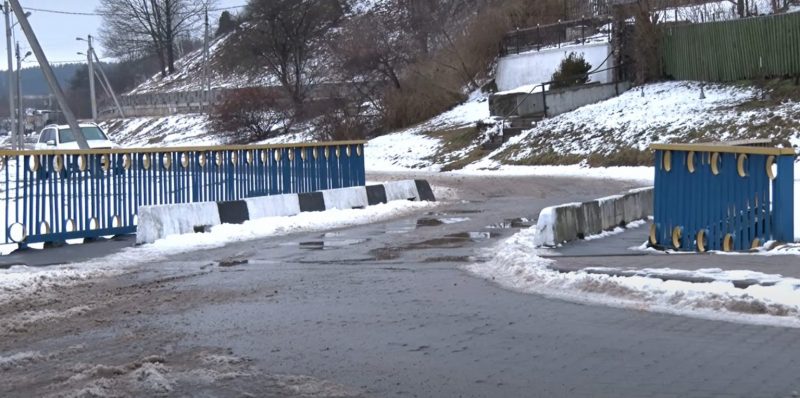 У Гродне адрамантуюць мост праз Гараднічанку. Ён зачынены са студзеня У Гродне адрамантуюць мост праз Гараднічанку. Ён зачынены са студзеня