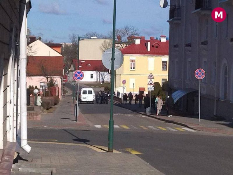 Затрыманні ў дзень рэферэндуму 27 лютага. Фота: чытач Hrodna.life