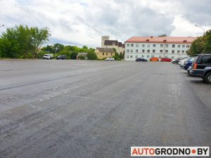 ДАІ: у цэнтры Гродна з'явіцца яшчэ адна платная паркоўка, у дварах - шлагбаўмы ДАІ: у цэнтры Гродна з'явіцца яшчэ адна платная паркоўка, у дварах - шлагбаўмы