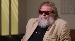 Барыс Грабеншчыкоў выставіў на дабрачынны аўкцыён камізэльку, каб дапамагчы палітзняволеным музыкам Irdorath Жилетка Бориса Гребенщикова для аукциона. Фото организаторов аукциона (4)