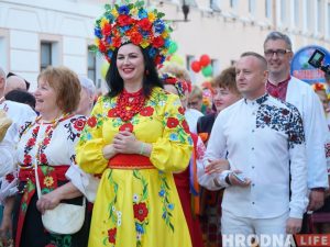 “Каравай гасціннасці” - кожнай нацыі. XIII Фестываль нацыянальных культур адкрыла калона на чале з бубначамі “Каравай гасціннасці” - кожнай нацыі. XIII Фестываль нацыянальных культур адкрыла калона на чале з бубначамі